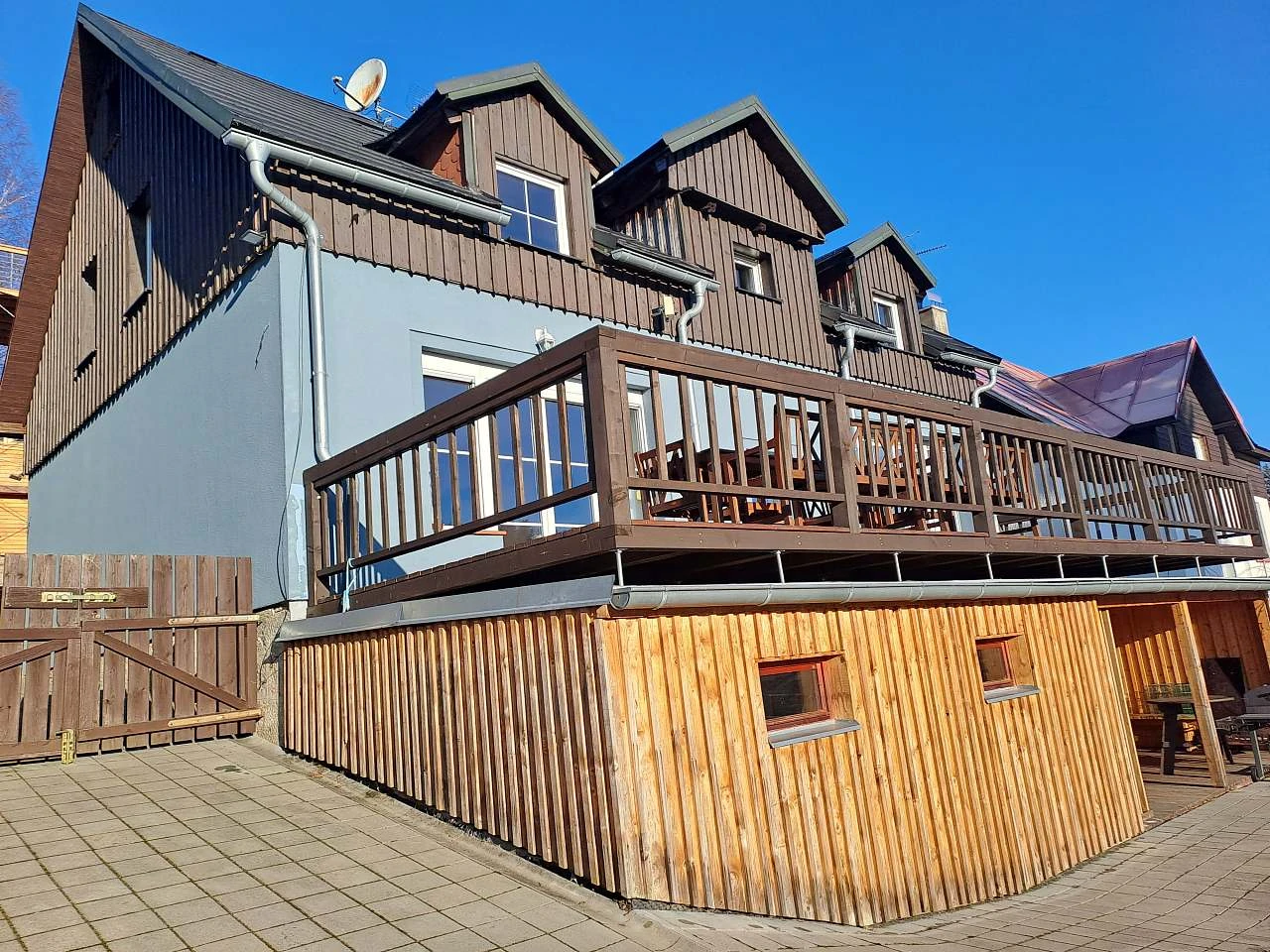 Modrá chalupa u sjezdovky - Pernink