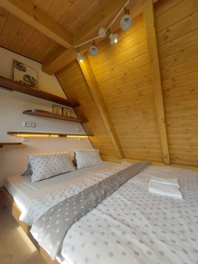 STONE HOUSE – GLAM HOUSE v zahradě (Tiny house)