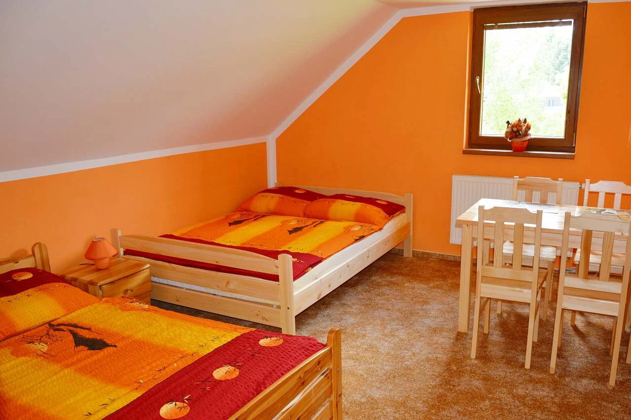 Apartmán oranžový se sdílenou kuchyňkou (Apartmán s 1 ložnicí)