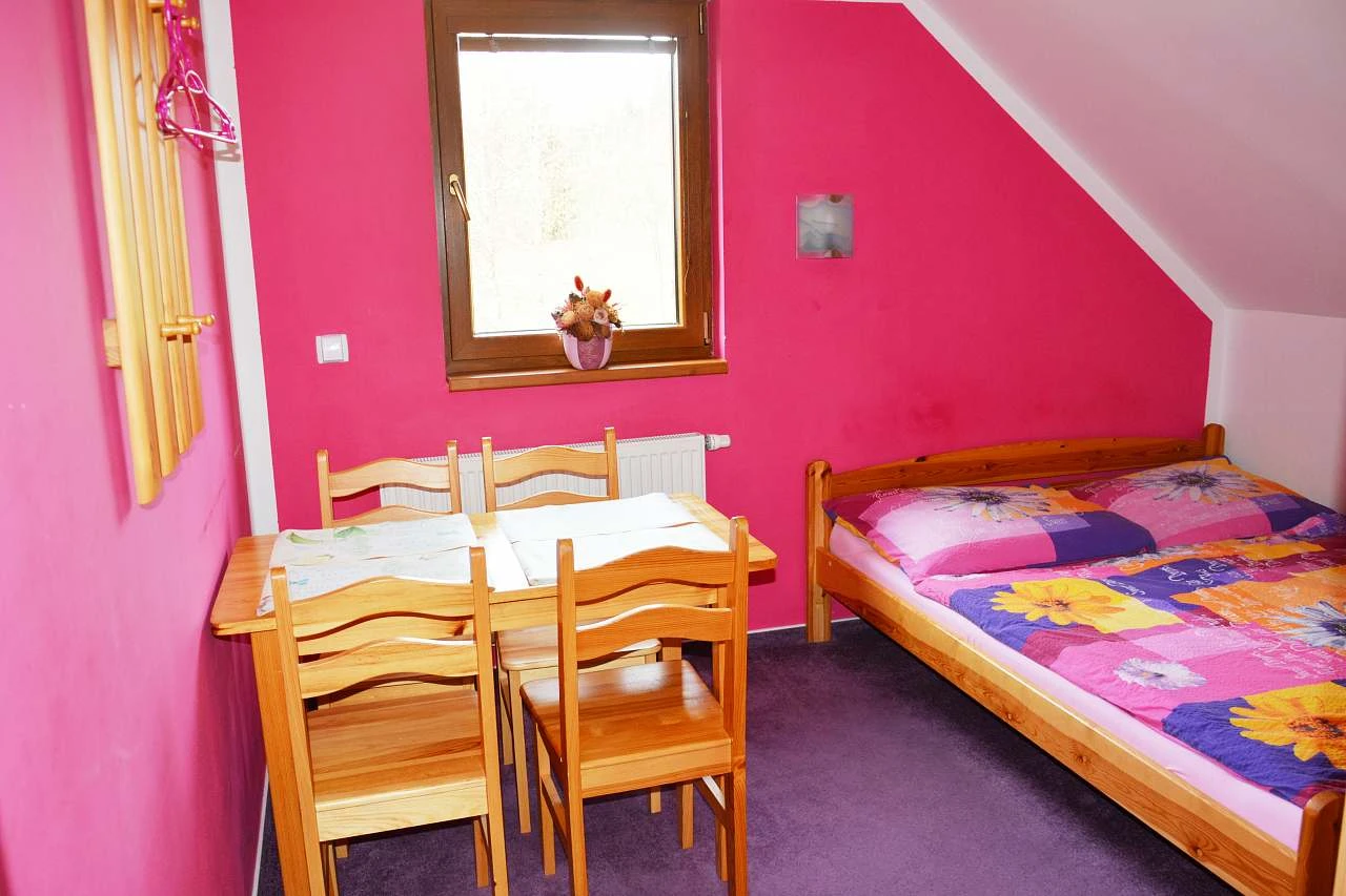 Apartmán růžový se sdílenou kuchyňkou (Apartmán s 2 ložnicemi)