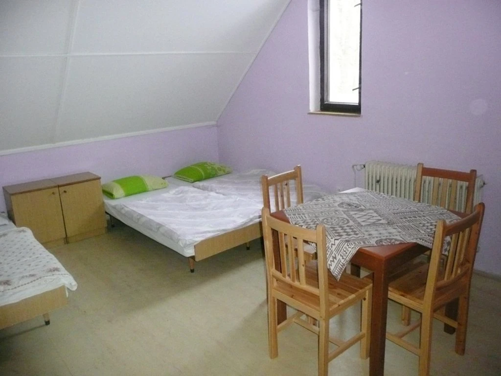 Pětilůžkový pokoj (Čtyřlůžkový pokoj)