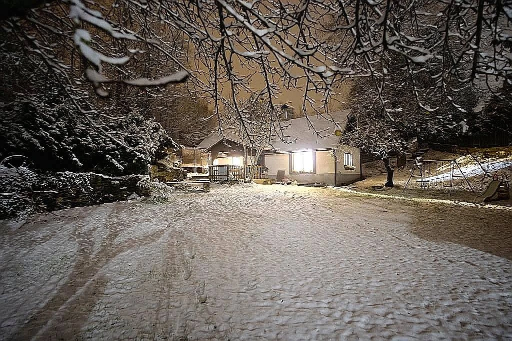 Romantická chalupa v podhradí hradu Chlum