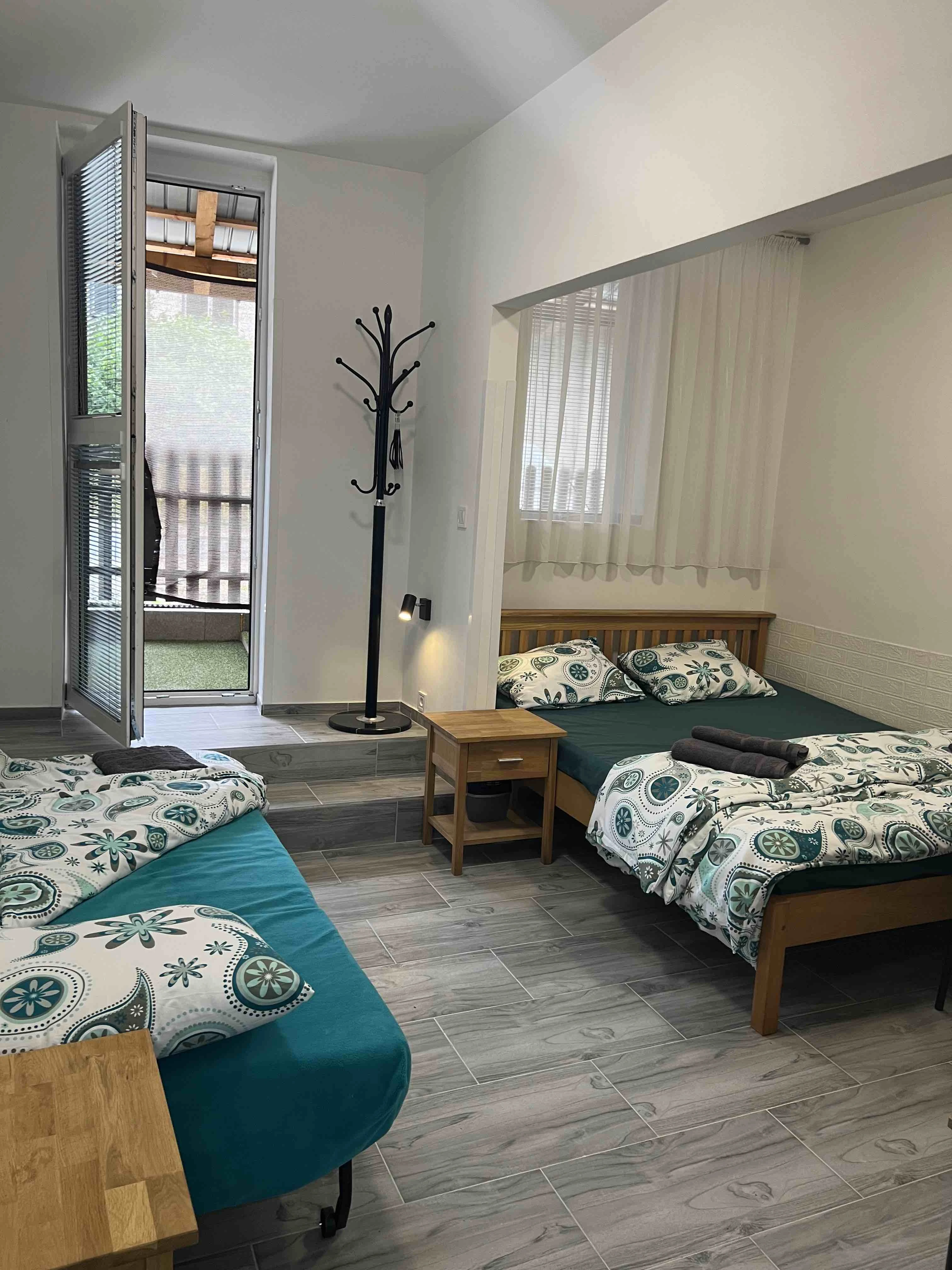 POKOJ 5 – dvoulůžkové studio s přistýlkou