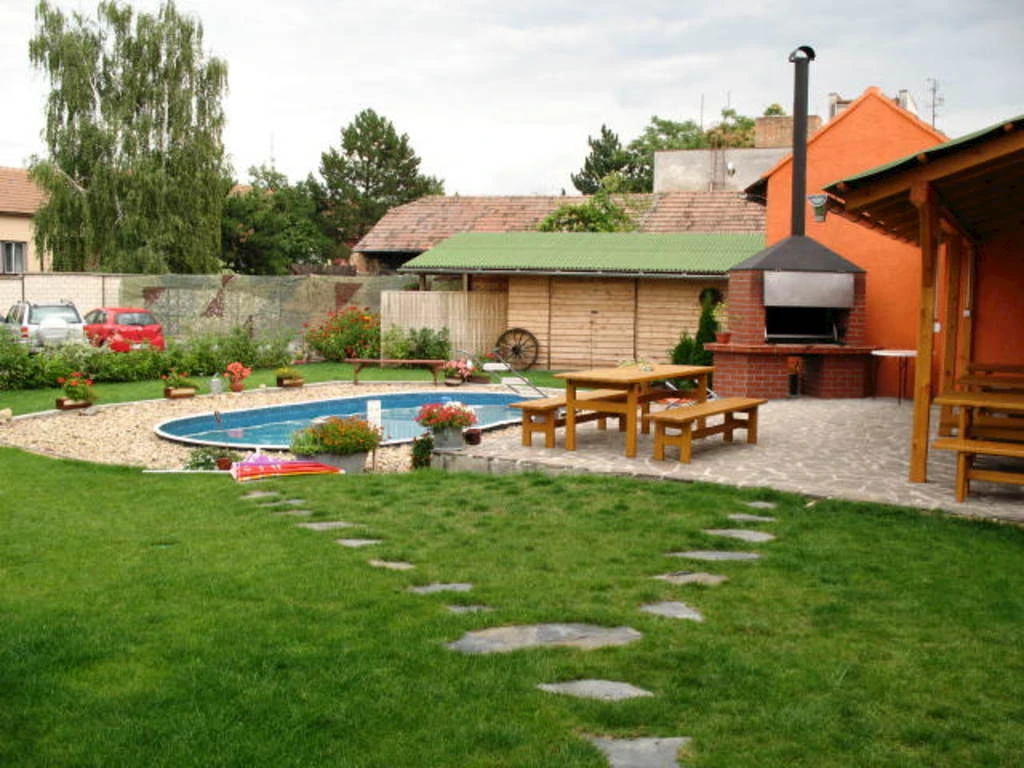 Penzion a restaurace U Hroznu