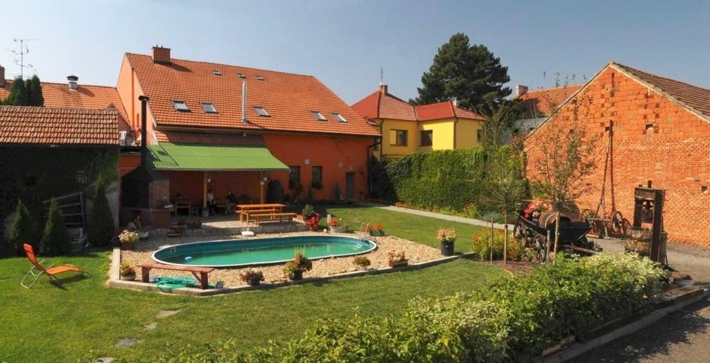 Penzion a restaurace U Hroznu