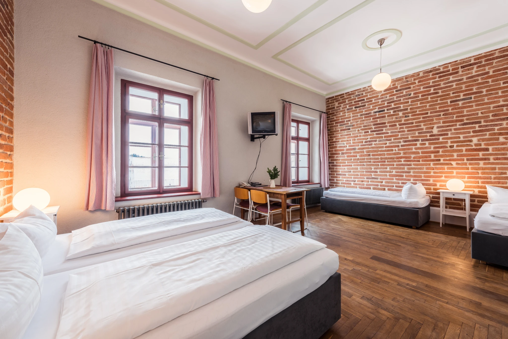 23. Rodinné studio pro 4 osoby s výhledem na jezírko (27 m²)