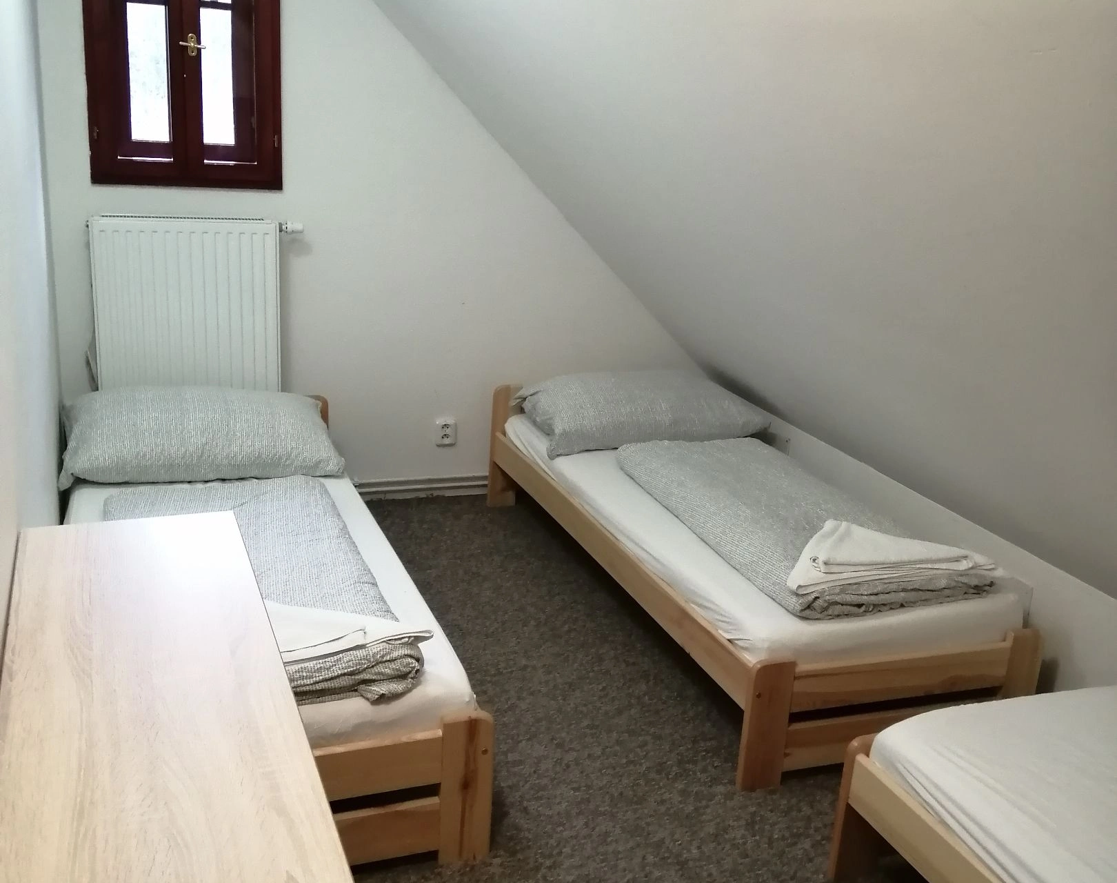 Turistické třílůžkové pokoje (2 pokoje)
