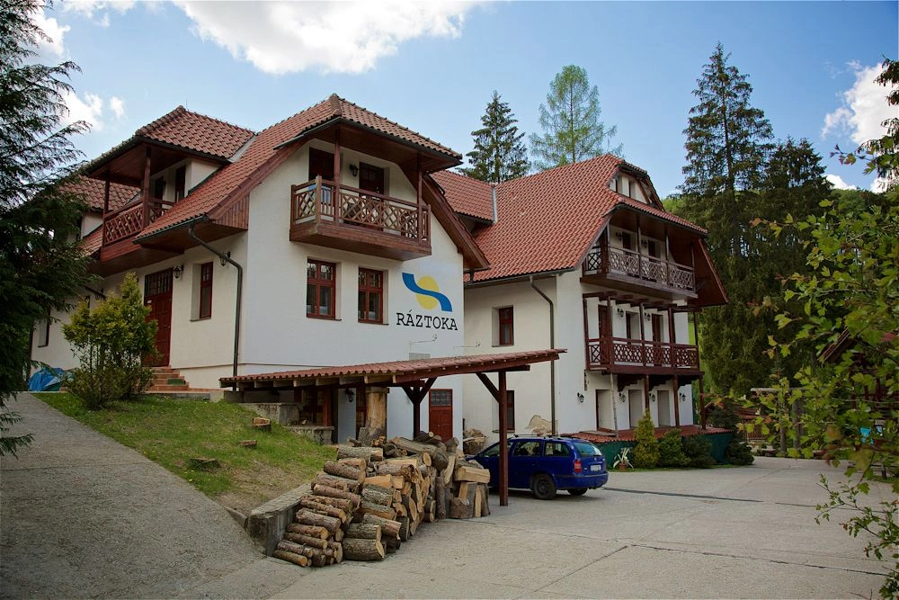 Standardní čtyřlůžkový pokoj (3 pokoje)