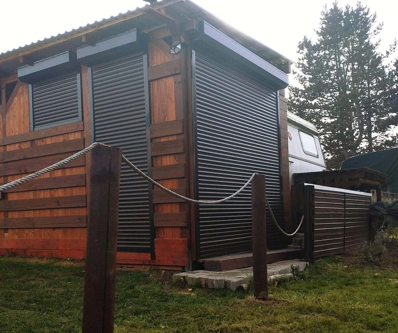 Karavan s pergolou na Slapech - Nová Živohošť