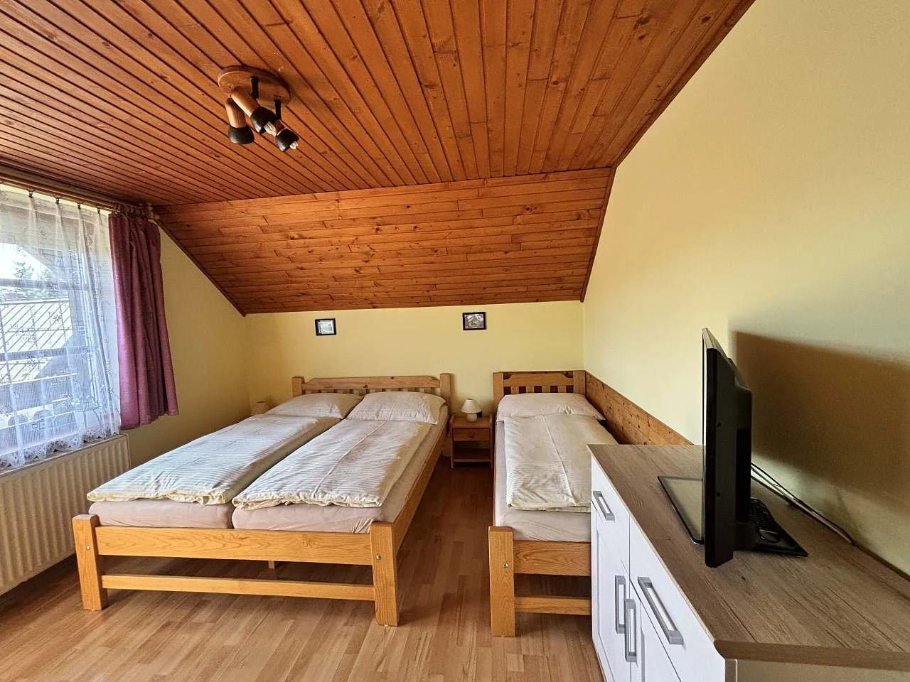 Pokoj P2 (3 lůžka)