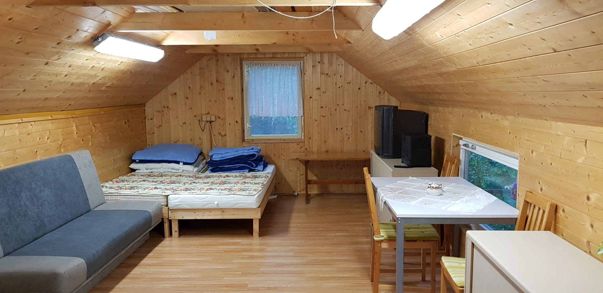 Apartmán E – vedlejší budova