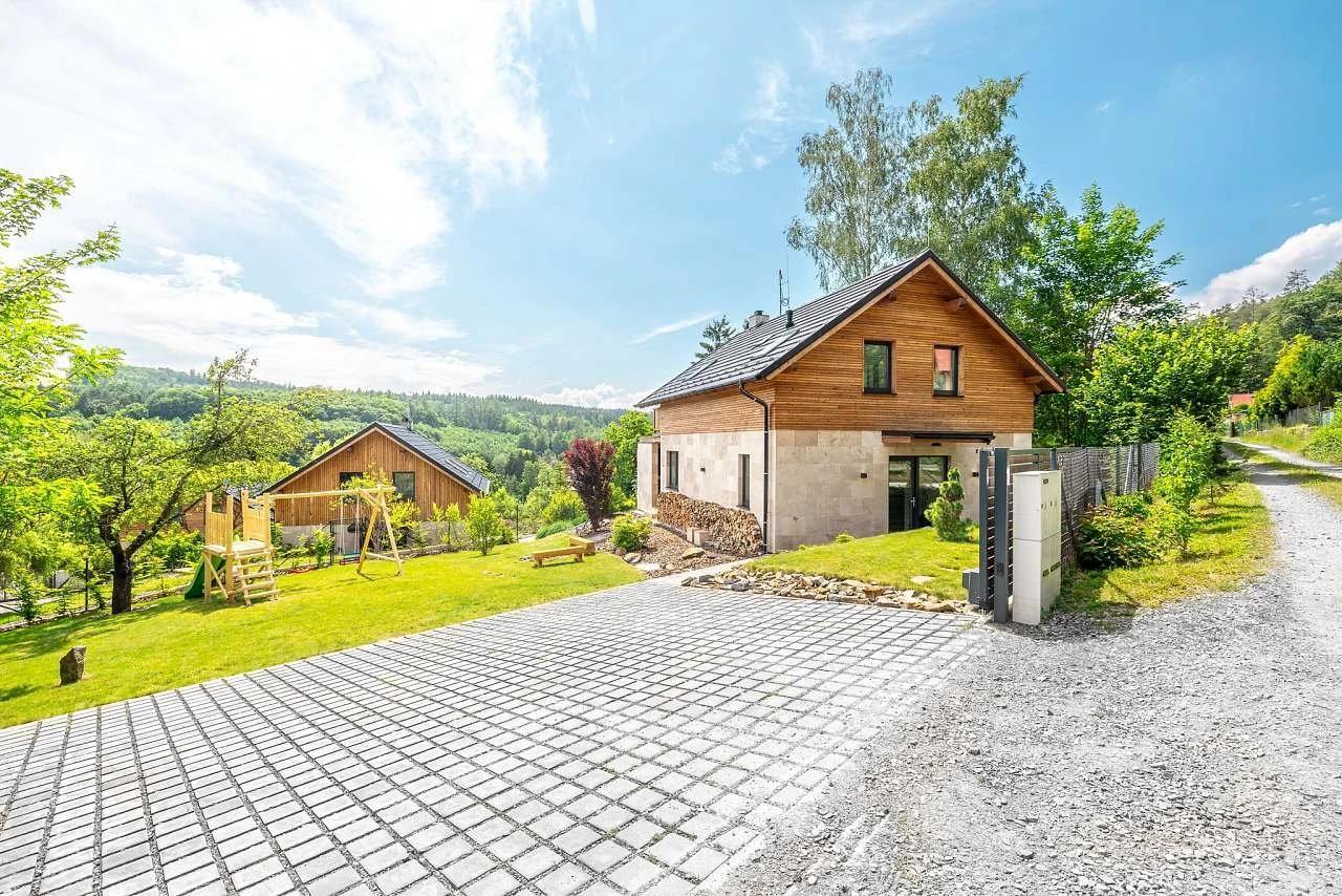 Chata Kloučka s vířivkou nad Sázavou