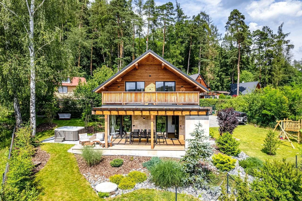 Chata Kloučka s vířivkou nad Sázavou