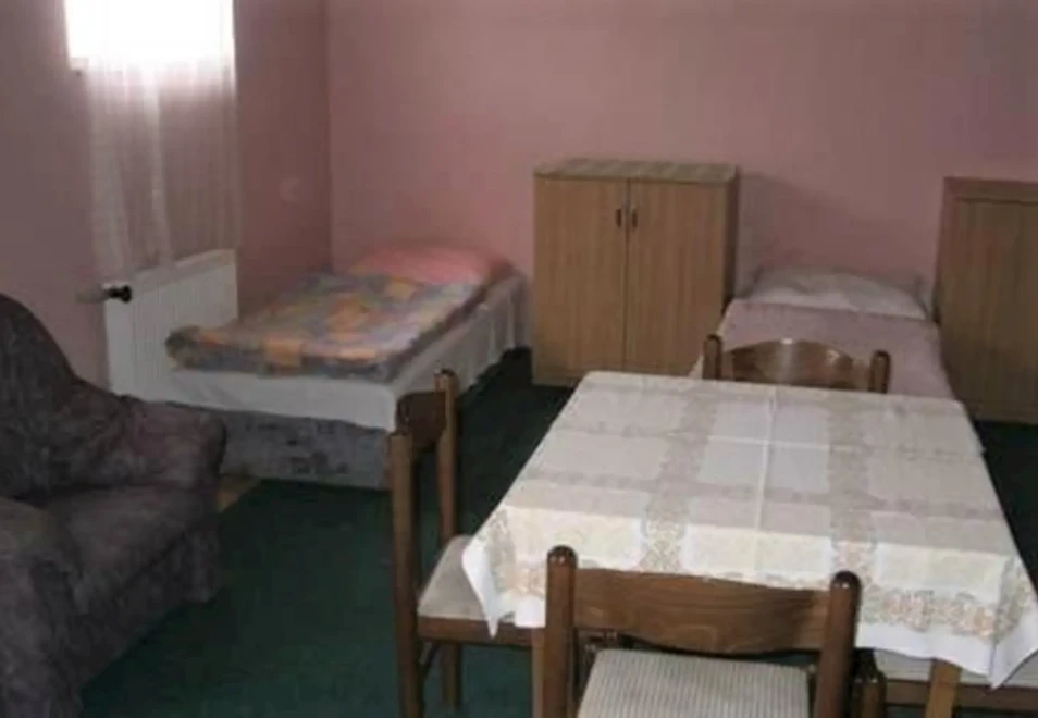 2× Čtyřlůžkový pokoj Ubytovna